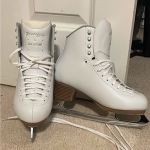 Freestyle by Jackson ice skates